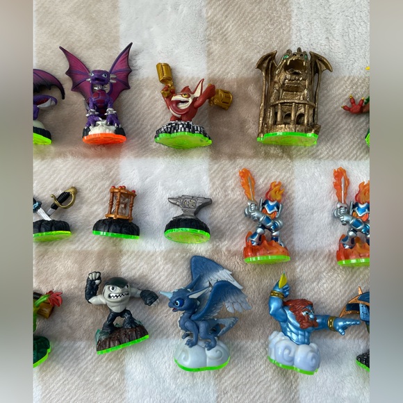 Syklander Lot of 15 Figures Skylanders Used Fast Shipping Activision 2011 - Picture 4 of 7